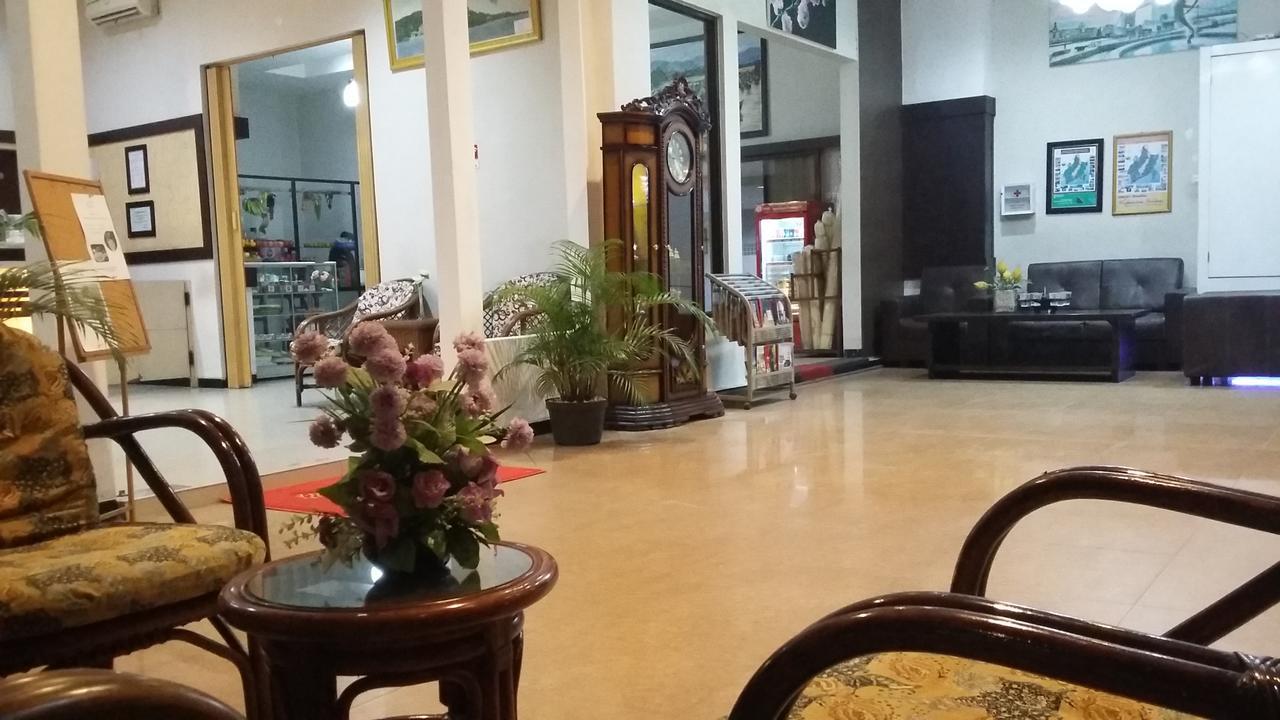 Queen City Hotel Banjarmasin Banjarmasin  Eksteriør bilde